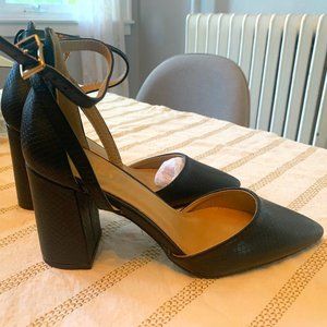 RAID Black Snake print heel, Size 6